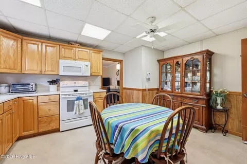 Kitchen - 46 Elizabeth Ave, Chocowinity, NC 27817 photo 3 of 4