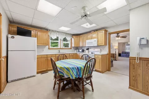 Kitchen - 46 Elizabeth Ave, Chocowinity, NC 27817 photo 2 of 4