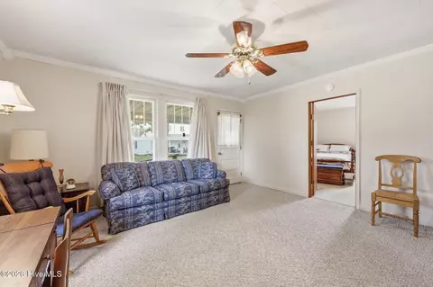 Living - 46 Elizabeth Ave, Chocowinity, NC 27817 photo 1 of 2