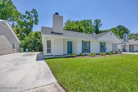 809 Varsity Dr, Wilmington, NC 28403