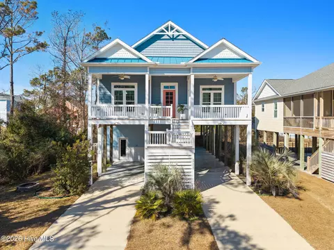 111 SE 41st St, Oak Island, NC 28465