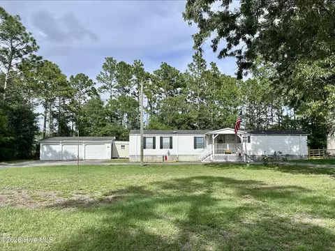 945 Mirror Lake Dr, Southport, NC 28461