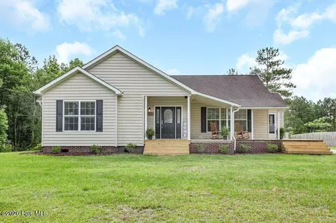 635 Cross Creek Dr, Hampstead, NC 28443