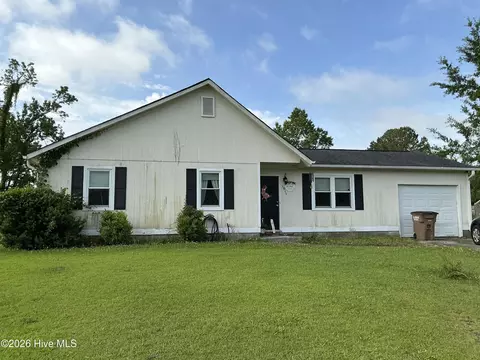 1011 Ridgecrest Ln, Jacksonville, NC 28546