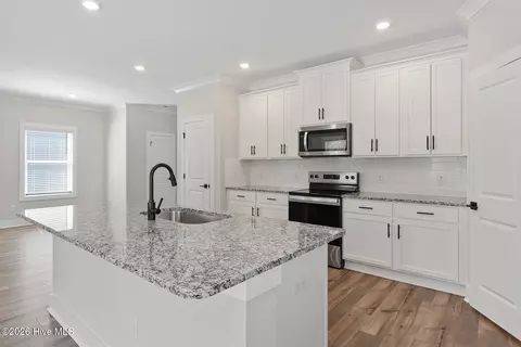 Kitchen - 175 S Commons View Dr, Hampstead, NC 28443 photo 2 of 3
