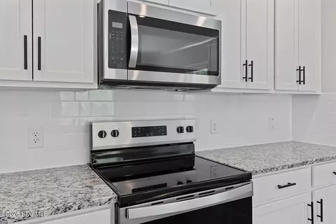 Kitchen - 175 S Commons View Dr, Hampstead, NC 28443 photo 3 of 3