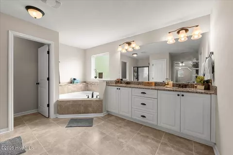 Bath - 1341 Eldrick Ln, Grovetown, GA 30813 photo 1 of 2