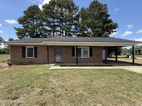 302 Hubert Mclean Ave, Red Springs, NC 28377