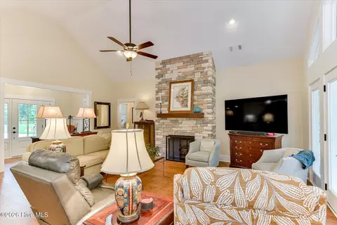 Living - 132 Crescent Dr, Mccormick, SC 29835 photo 3 of 4
