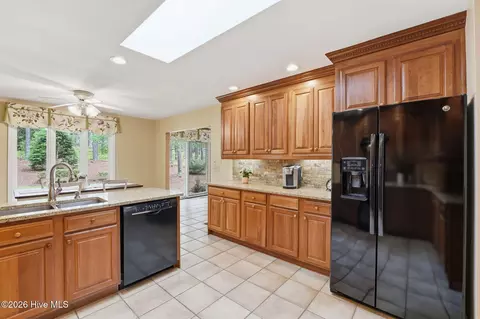 Kitchen - 70 Live Oak Ln, Pinehurst, NC 28374 photo 4 of 4