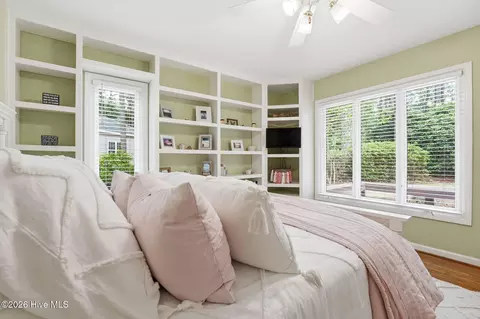 Bedroom - 70 Live Oak Ln, Pinehurst, NC 28374 photo 4 of 6
