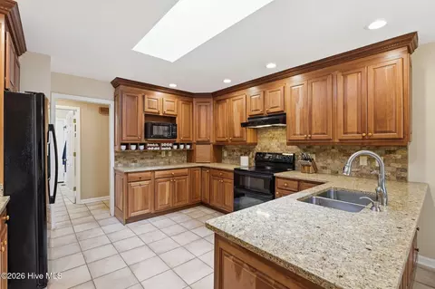 Kitchen - 70 Live Oak Ln, Pinehurst, NC 28374 photo 3 of 4