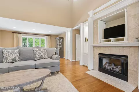 Living - 70 Live Oak Ln, Pinehurst, NC 28374 photo 3 of 5