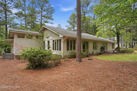 Exterior - 70 Live Oak Ln, Pinehurst, NC 28374 photo 2 of 5