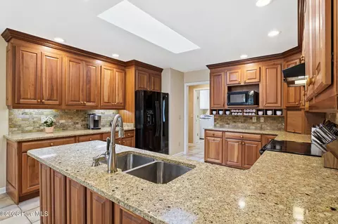 Kitchen - 70 Live Oak Ln, Pinehurst, NC 28374 photo 2 of 4