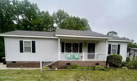 104 Chelsea Dr, Snow Hill, NC 28580
