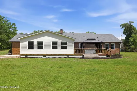 Exterior - 102 Beaver Trl, Hubert, NC 28539 photo 4 of 12