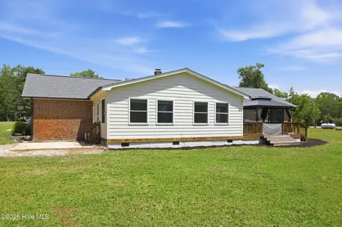 Exterior - 102 Beaver Trl, Hubert, NC 28539 photo 9 of 12