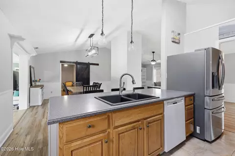 Kitchen - 102 Beaver Trl, Hubert, NC 28539 photo 4 of 4