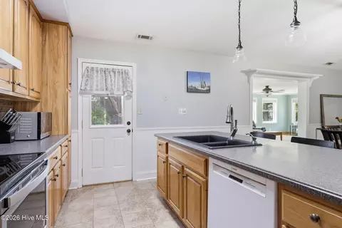 Kitchen - 102 Beaver Trl, Hubert, NC 28539 photo 2 of 4
