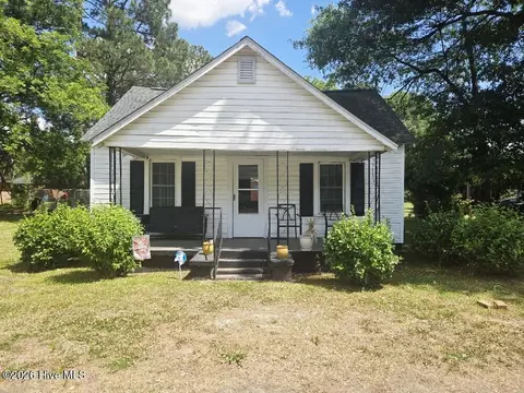 407 S Johnson St, Mount Olive, NC 28365