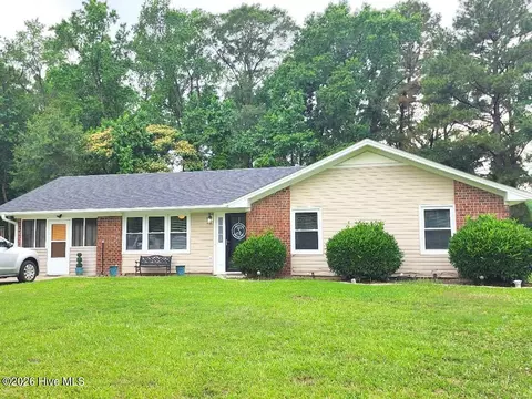 102 Fox Run Cir, Greenville, NC 27858