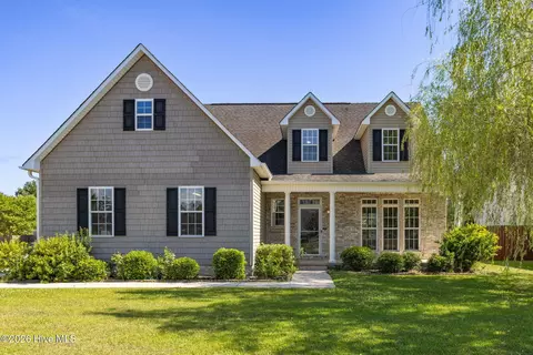 300 Walkens Woods Ln, Jacksonville, NC 28546