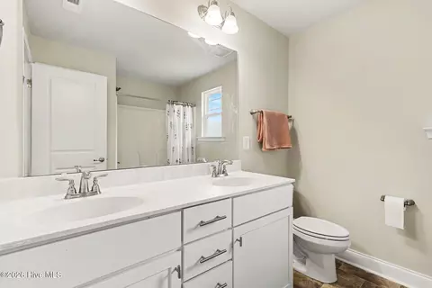 Bath - 52 Heirloom Ct, Benson, NC 27504 photo 3 of 4