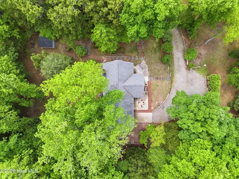 Exterior - 423 E Creekview Dr, Hampstead, NC 28443 photo 1 of 12