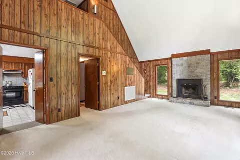 Living - 423 E Creekview Dr, Hampstead, NC 28443 photo 2 of 3