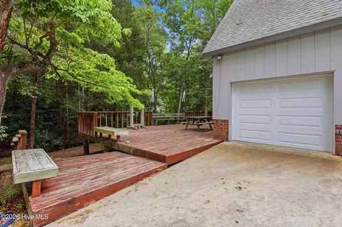 Exterior - 423 E Creekview Dr, Hampstead, NC 28443 photo 4 of 12