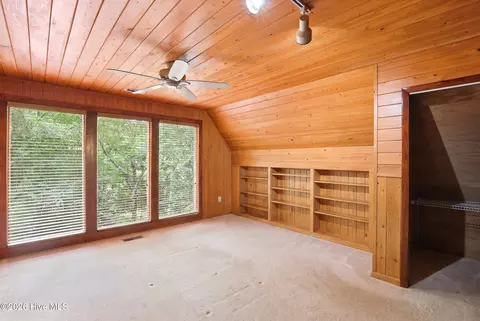 Bedroom - 423 E Creekview Dr, Hampstead, NC 28443 photo 5 of 6