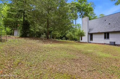 Exterior - 423 E Creekview Dr, Hampstead, NC 28443 photo 9 of 12