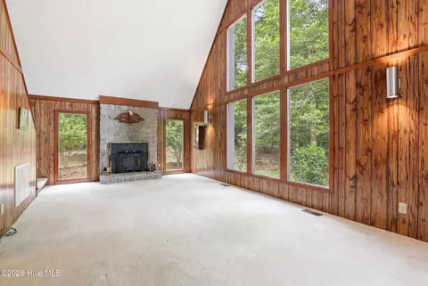Living - 423 E Creekview Dr, Hampstead, NC 28443 photo 1 of 3