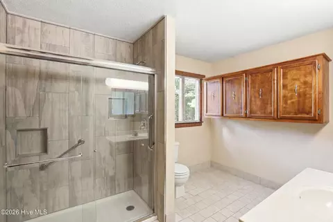 Bath - 423 E Creekview Dr, Hampstead, NC 28443 photo 1 of 3