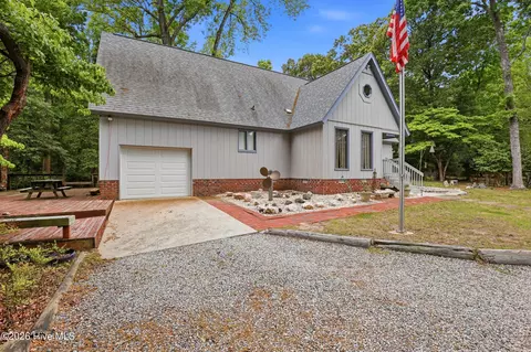 Exterior - 423 E Creekview Dr, Hampstead, NC 28443 photo 2 of 12