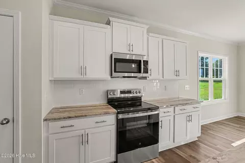 Kitchen - 47 Yardley Dr, Smithfield, NC 27577 photo 4 of 4