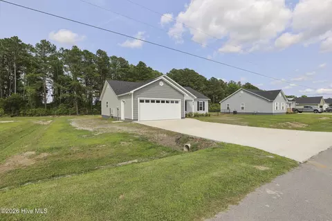 123 Buckskin Dr, Pollocksville, NC 28573