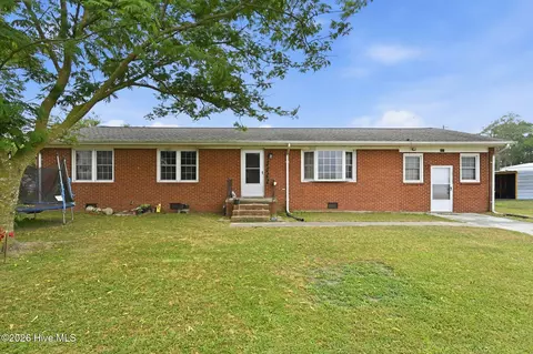 873 Huffmantown Rd, Richlands, NC 28574