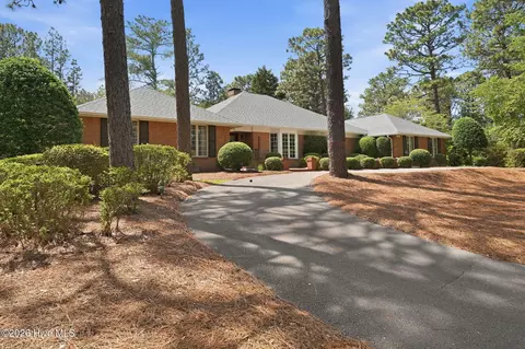 210 Quail Hollow Dr, Pinehurst, NC 28374