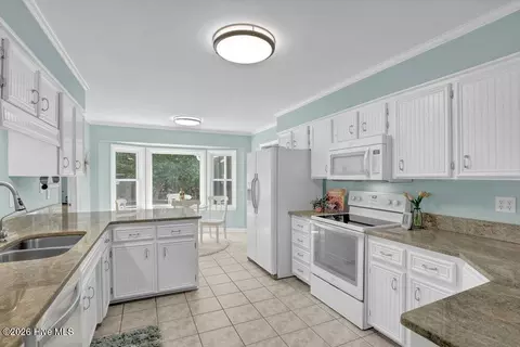 Kitchen - 709 Sawgrass Rd, Hampstead, NC 28443 photo 4 of 4