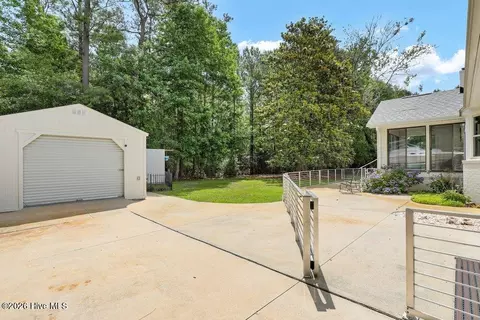 Exterior - 709 Sawgrass Rd, Hampstead, NC 28443 photo 8 of 15