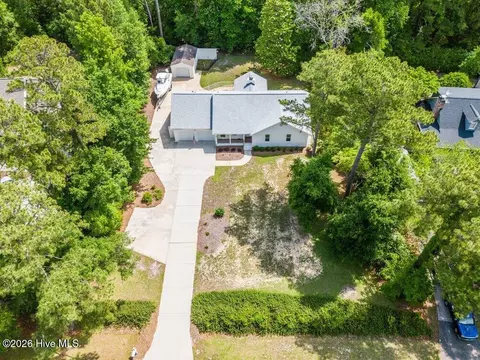 Exterior - 709 Sawgrass Rd, Hampstead, NC 28443 photo 11 of 15