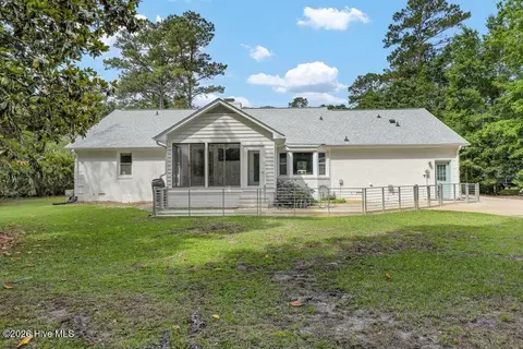 Exterior - 709 Sawgrass Rd, Hampstead, NC 28443 photo 5 of 15