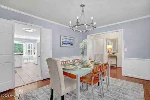 Dining - 709 Sawgrass Rd, Hampstead, NC 28443 photo 2 of 4