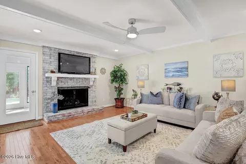 Living - 709 Sawgrass Rd, Hampstead, NC 28443 photo 1 of 4