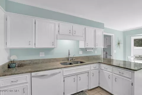 Kitchen - 709 Sawgrass Rd, Hampstead, NC 28443 photo 2 of 4