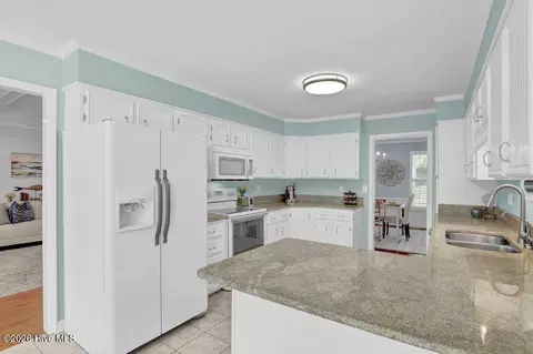 Kitchen - 709 Sawgrass Rd, Hampstead, NC 28443 photo 1 of 4