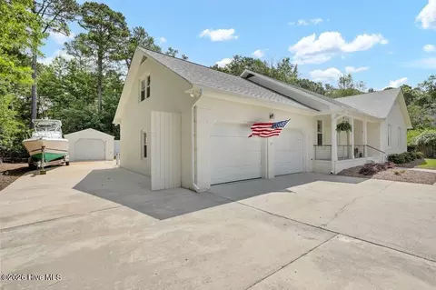 Exterior - 709 Sawgrass Rd, Hampstead, NC 28443 photo 9 of 15
