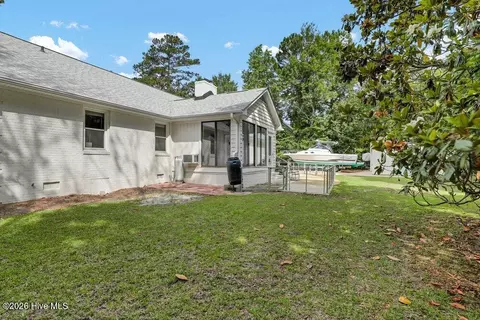 Exterior - 709 Sawgrass Rd, Hampstead, NC 28443 photo 6 of 15
